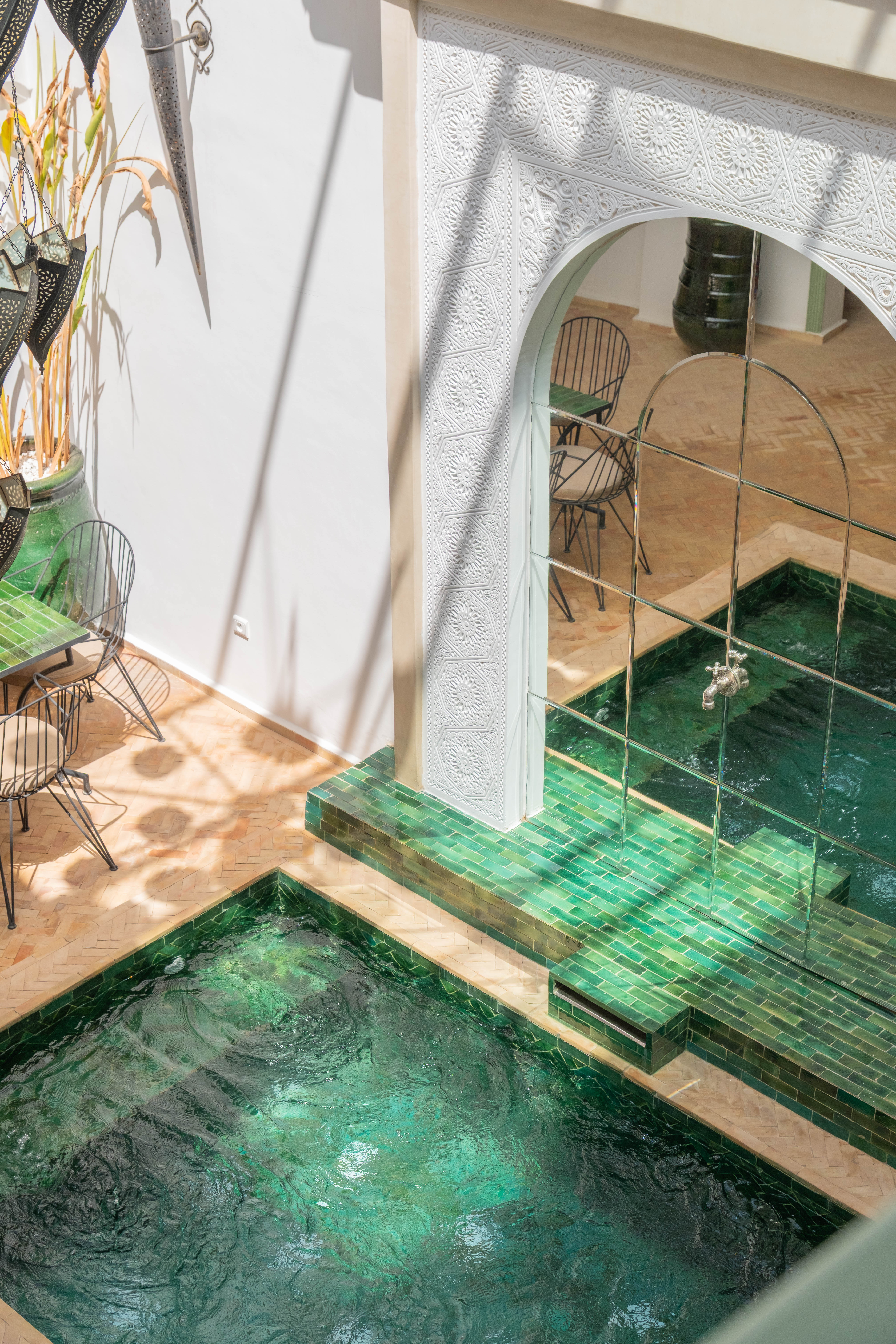 View of the pool and fountain in the patio at Riad Thaïs